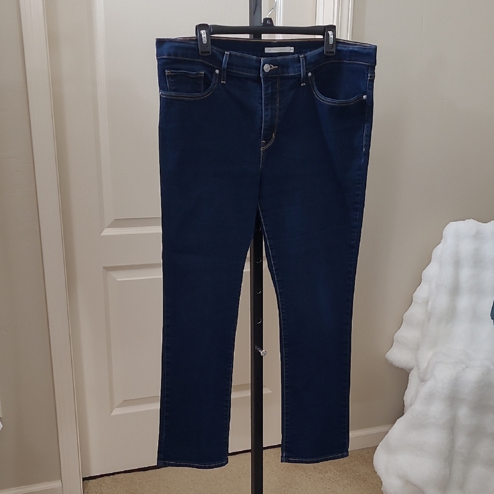 Levi Strauss & Co Women's Classic Blue Shaping Straight Jeans Size 34